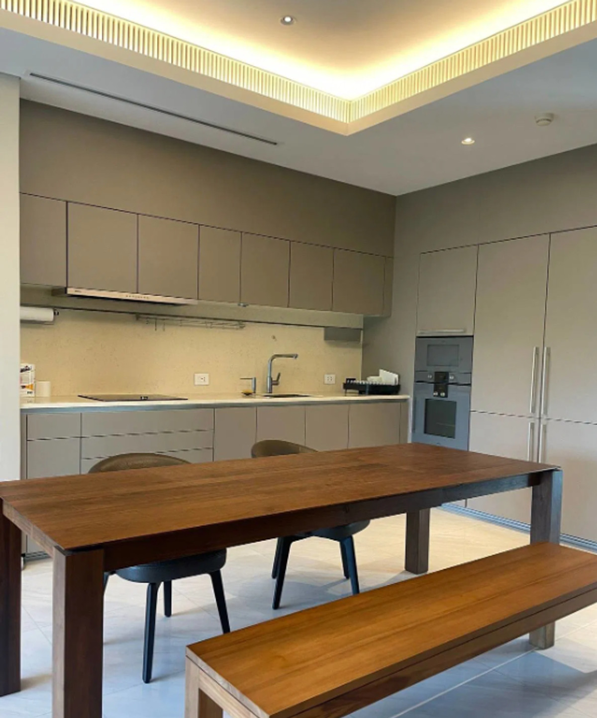 For RentCondoWitthayu, Chidlom, Langsuan, Ploenchit : Sindhorn Tonson 86 sqm. 中 日 Please add LINE ID @806qphgn o8415o5483