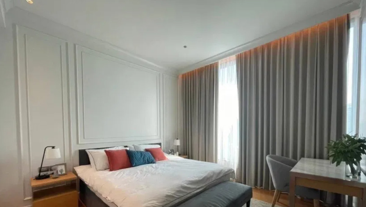 For RentCondoWitthayu, Chidlom, Langsuan, Ploenchit : Sindhorn Residence 111 sq.m. Please add LINE ID @806qphgn o8415o5483