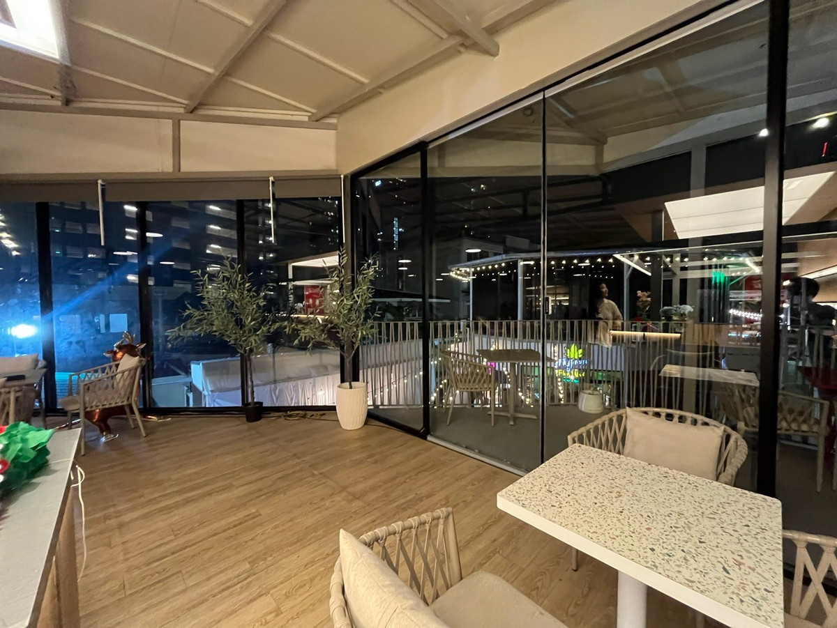 For RentRetail SpaceSukhumvit, Asoke, Thonglor : Phrom Phong Phrom Phong rental space for doing business 16 square meters, counter bar, shared common area 100 square meters, Open Space