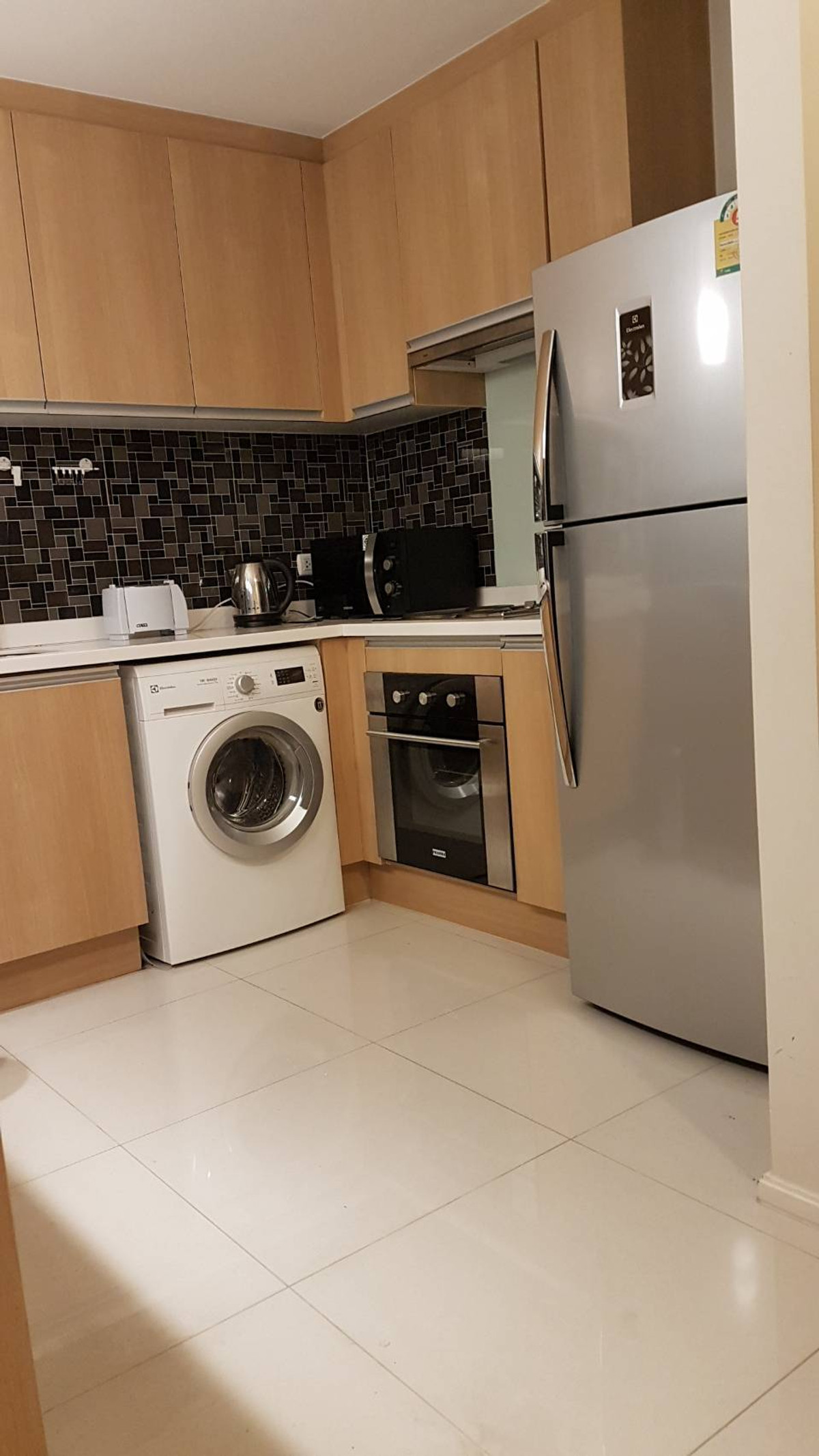 ให้เช่าคอนโดพระราม 9 เพชรบุรีตัดใหม่ RCA : ให้เช่าคอนโดวิลล่า อโศก ตกแต่งครบครัน (S15-33679)