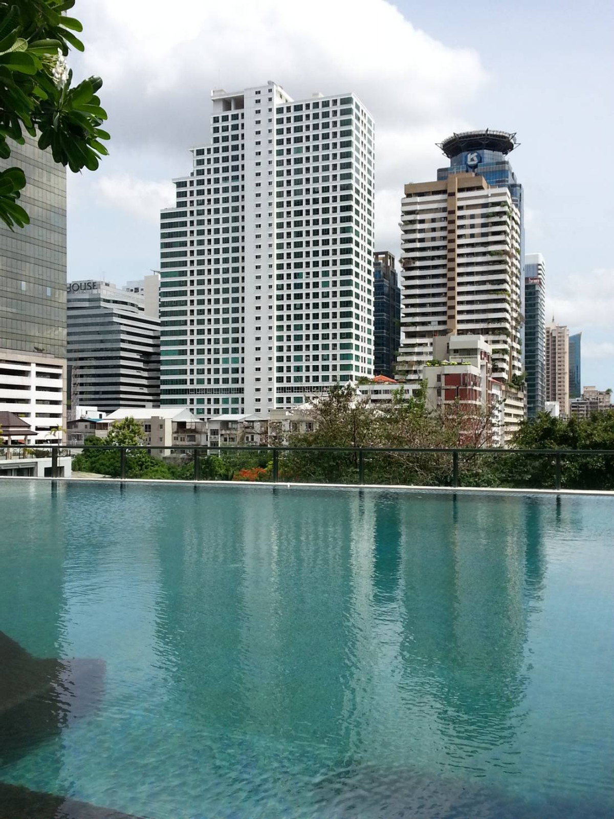 For RentCondoRama9, Petchburi, RCA : For Rent Condo Villa Asoke Fully Furnished(S15-33679)