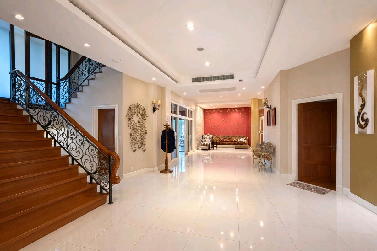 ขายบ้านเอกชัย บางบอน : บ้านเดี่ยวในโครงการ แกรนด์รอยัลนิศาชล สาทร