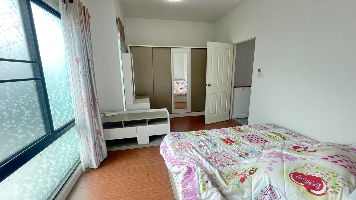 For RentTownhomeNonthaburi, Bang Yai, Bangbuathong : Townhouse for rent, Modi Villa Bang Bua Thong, corner unit.