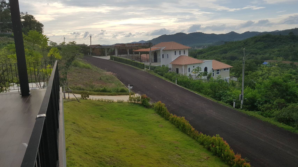 ขายที่ดินปากช่อง เขาใหญ่ : 🌿 Rare Item ขายที่ดินเขาใหญ่ ในโครงการ Khao Yai Hideaway วิวเขาซ้อนเขา เหมาะสร้าง Pool Villa เนื้อที่ 1 ไร่ 76 ตร.วา