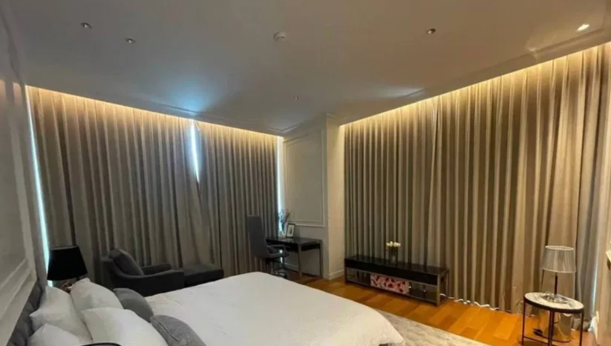 For RentCondoWitthayu, Chidlom, Langsuan, Ploenchit : Sindhorn Residence 111 sq.m. Please add LINE ID @806qphgn o8415o5483