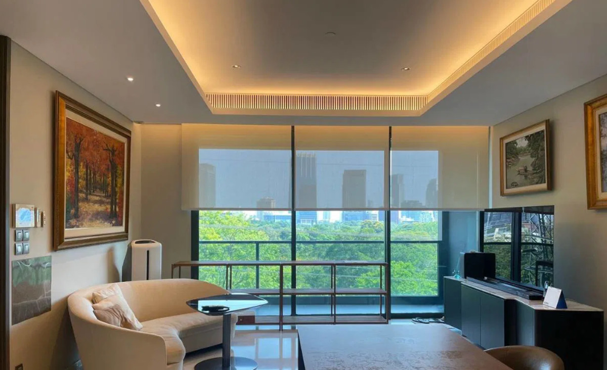 ให้เช่าคอนโดวิทยุ ชิดลม หลังสวน : Sindhorn Tonson 86 sqm. 中 日 Please add LINE ID @806qphgn o8415o5483