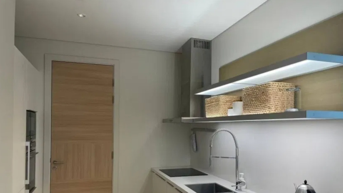 For RentCondoWitthayu, Chidlom, Langsuan, Ploenchit : Sindhorn Residence 111 sq.m. Please add LINE ID @806qphgn o8415o5483