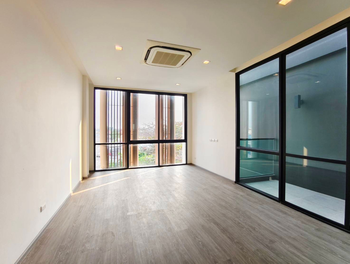 ให้เช่าทาวน์โฮมโชคชัย4 ลาดพร้าว71 : ให้เช่าทาวน์โฮม 3.5 ชั้น หลังมุม โครงการ Authen Ladprao–Nakniwa ซอยนาคนิวาศ 48 ใกล้เซ็นทรัลอีสวิลล์