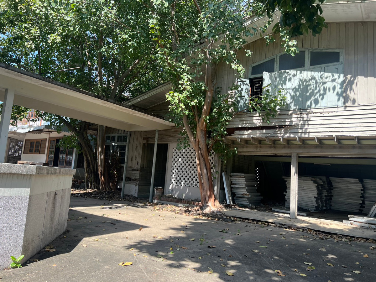 ขายบ้านอารีย์ อนุสาวรีย์ : ขายบ้านพร้อมที่ดินแปลงใหญ่ พหลโยธิน ซอย 9 ใจกลางอารีย์