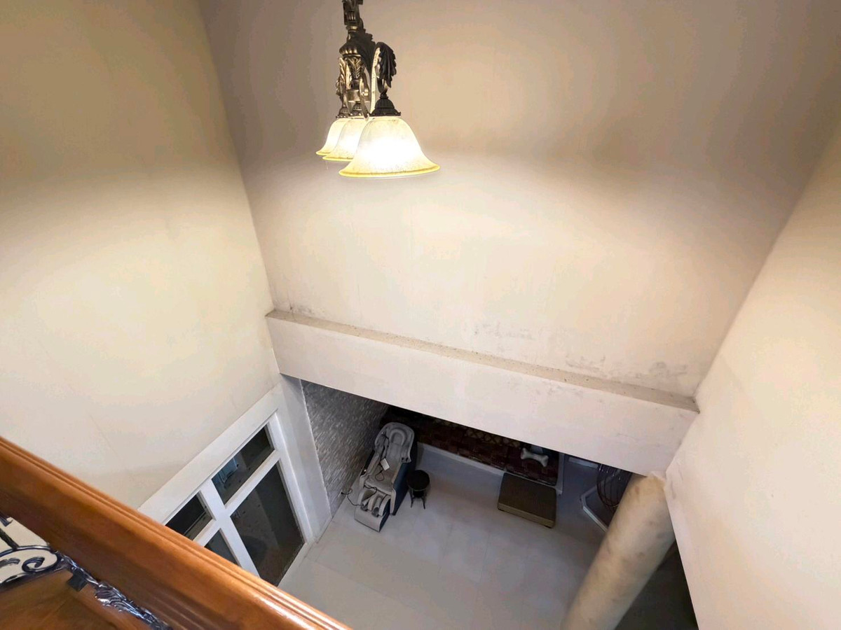 ขายบ้านเอกชัย บางบอน : บ้านเดี่ยวในโครงการ แกรนด์รอยัลนิศาชล สาทร