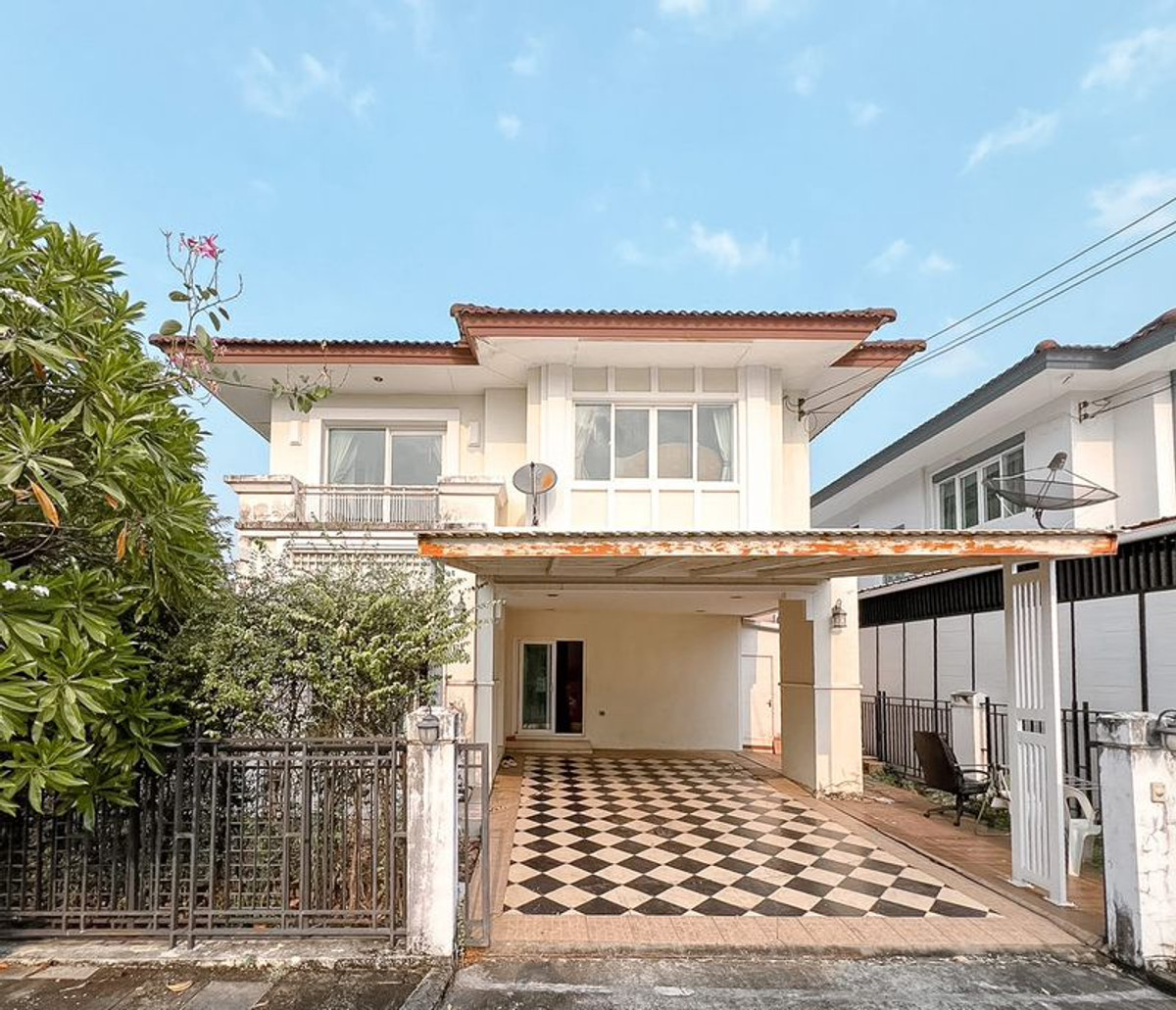 ขายบ้านนวมินทร์ รามอินทรา : ขายบ้านเดี่ยว 2 ชั้น หมู่บ้าน The Centro รามอินทรา หลังมุม TYPE MOKARA เนื้อที่ 67.6 ตารางวา 3 ห้องนอน ใกล้แฟชั่นไอส์แลนด์ แขวงคันนายาว เขตคันนายาว กรุงเทพมหานคร