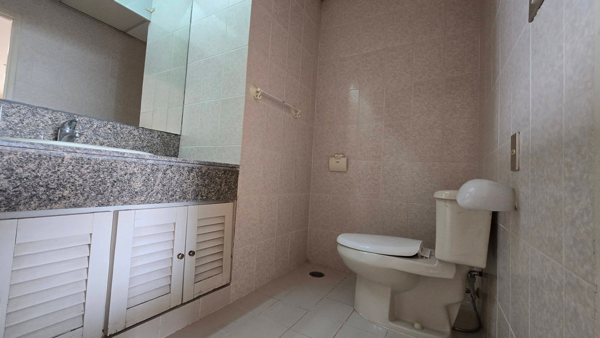 For SaleCondoBangna, Bearing, Lasalle : Condo for sale Central City East Tower: Central City Bangna East Tower, next to Central Bangna | Special price lower than the market, large usable area 236 sq m, on the 25th floor.