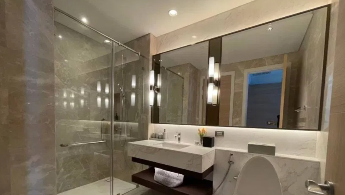 ให้เช่าคอนโดวิทยุ ชิดลม หลังสวน : Sindhorn Residence 111 sq.m. 中 日 Please add LINE ID @806qphgn o8415o5483