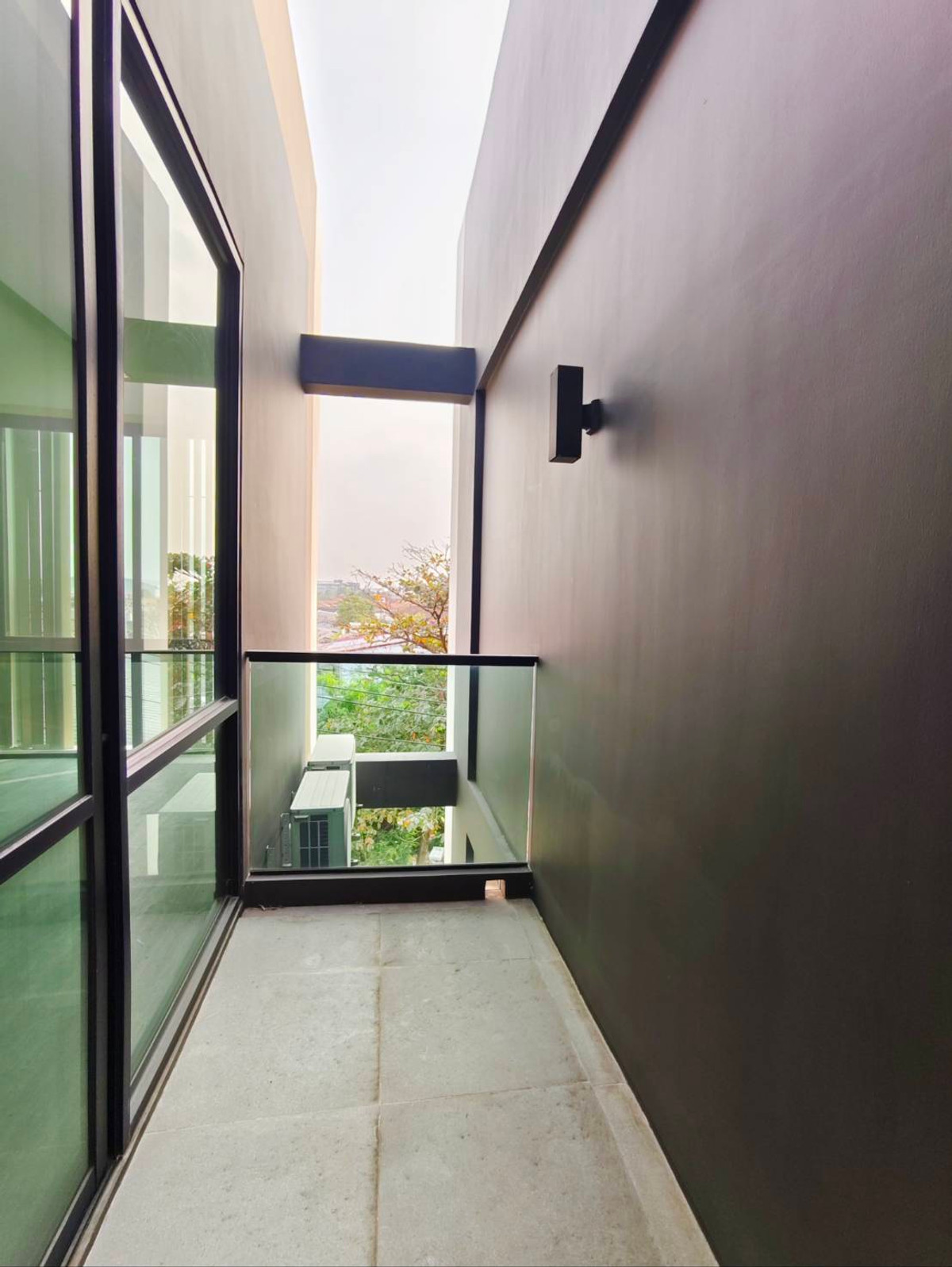 ให้เช่าทาวน์โฮมโชคชัย4 ลาดพร้าว71 : ให้เช่าทาวน์โฮม 3.5 ชั้น หลังมุม โครงการ Authen Ladprao–Nakniwa ซอยนาคนิวาศ 48 ใกล้เซ็นทรัลอีสวิลล์