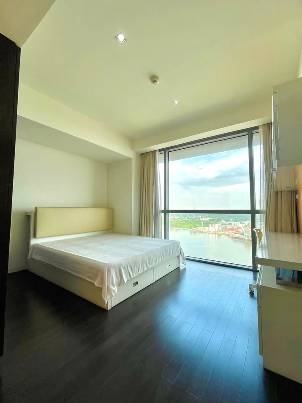 For RentCondoRama3 (Riverside),Satupadit : For rent, luxury condo with river view, The Pano Rama 3.