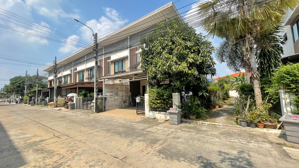 ให้เช่าทาวน์โฮมนนทบุรี บางใหญ่ บางบัวทอง : ให้เช่า   ทาวน์ เฮ้าส์ โมดิวิลล่า บางบัวทอง  หลังมุม ( ไม่ใช่ที่กลับรถ )