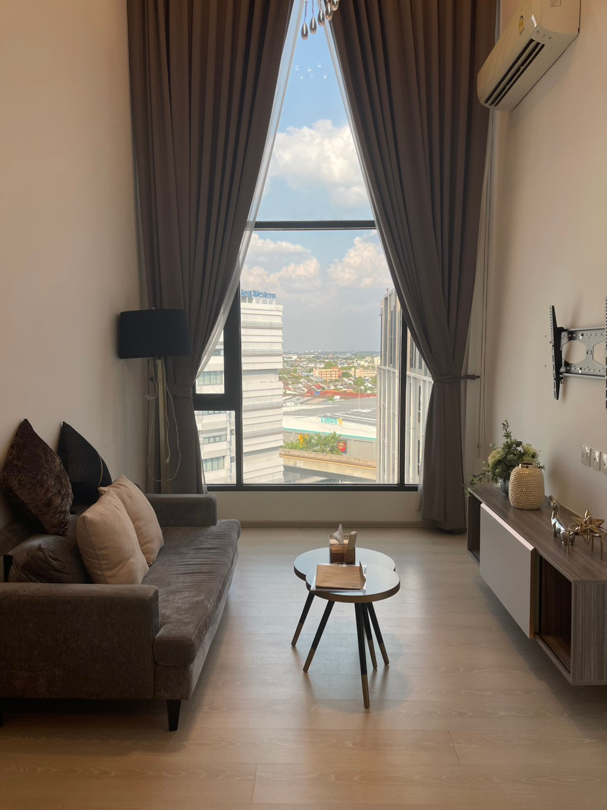 ขายคอนโดวิภาวดี ดอนเมือง หลักสี่ : ขายคอนโด Knightsbridge พหลโยธิน อินเตอร์เชนจ์ ขนาด 53.8 ตร.ม. ห้อง Duplex ใกล้ BTS 2 สาย