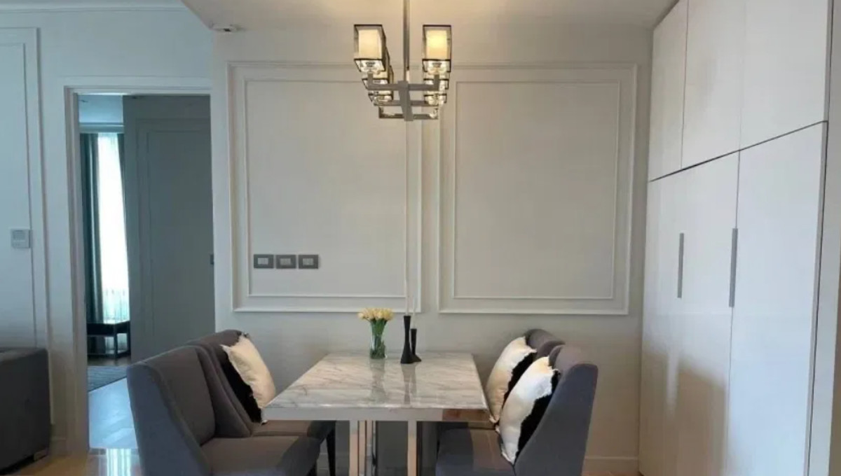 For RentCondoWitthayu, Chidlom, Langsuan, Ploenchit : Sindhorn Residence 111 sq.m. Please add LINE ID @806qphgn o8415o5483