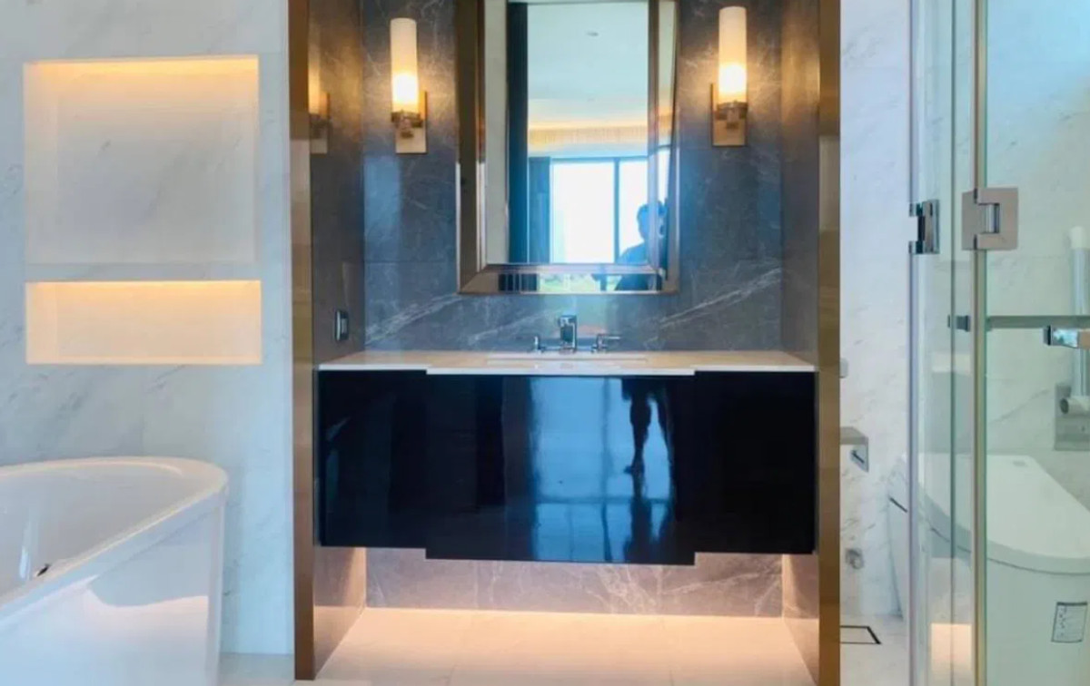 ให้เช่าคอนโดวิทยุ ชิดลม หลังสวน : Sindhorn Tonson 106 sqm. 中 日 Please add LINE ID @806qphgn o8415o5483