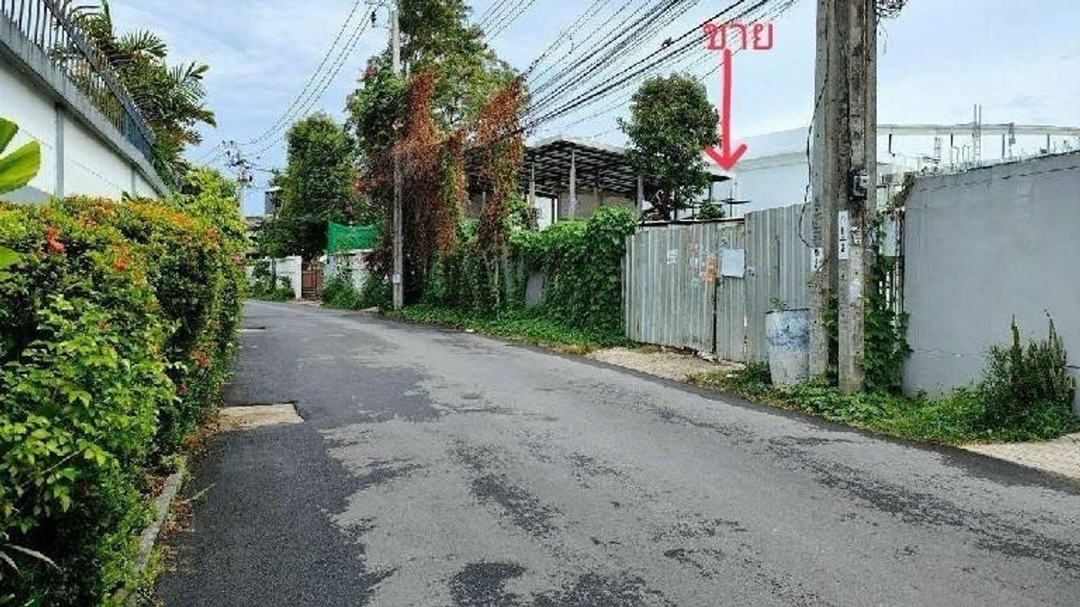 For SaleLandOnnut, Udomsuk : Cheap land for sale, Sukhumvit 71, prime location, 113 sq m., near BTS Phra Khanong, suitable for building a luxury home, premium project.