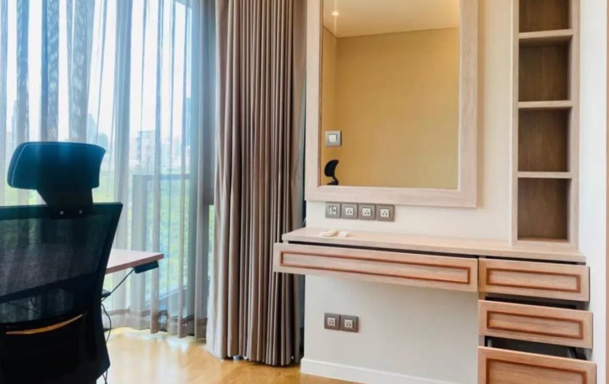 For RentCondoWitthayu, Chidlom, Langsuan, Ploenchit : Sindhorn Tonson 106 sqm. Please add LINE ID @806qphgn o8415o5483