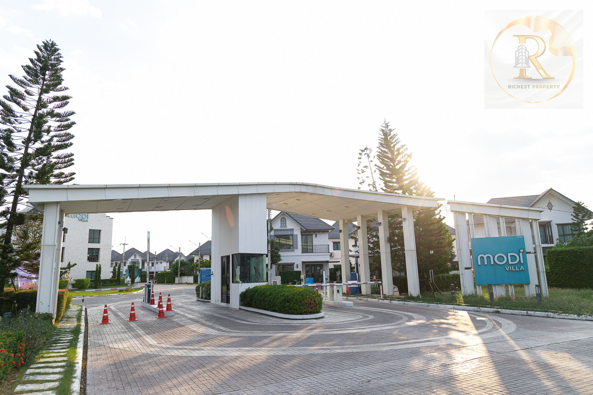 For SaleHousePathum Thani,Rangsit, Thammasat : House for sale 𝐌𝐎𝐃𝐈 𝐕𝐈𝐋𝐋𝐀 New Ratchaphruek Road, Khao Yai feel, whoever gets it is very worthwhile. The owner bought it and has never lived in it.