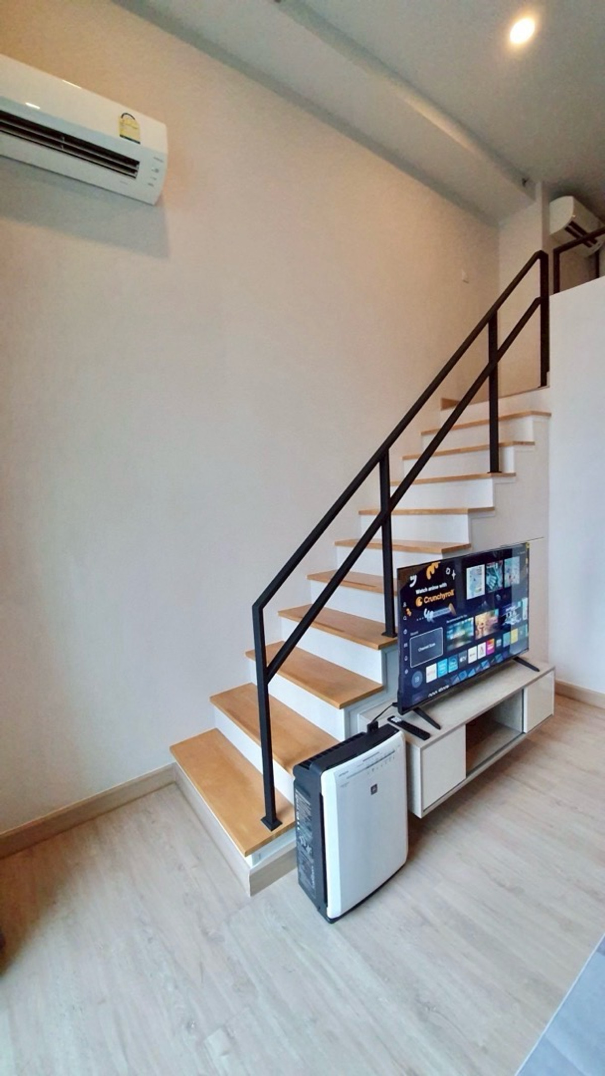 For RentCondoRattanathibet, Sanambinna : 🏡 🌳Project: Knightsbridge Duplex Tiwanon

🩷Size 29 sq m. 

💜 15th floor Duplex 

🌸 Rental price: 15,500 /month (1 year contract)