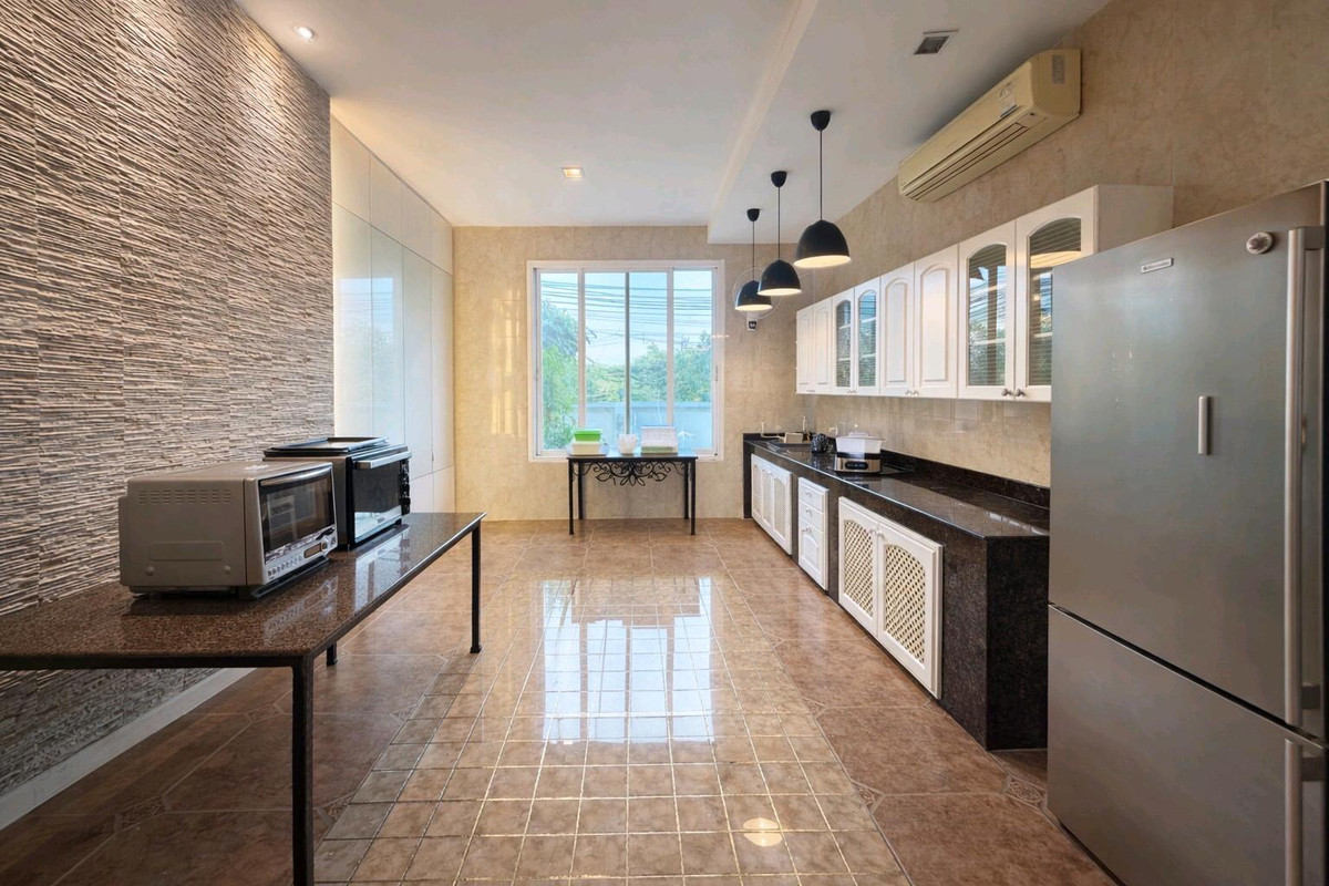 ขายบ้านเอกชัย บางบอน : บ้านเดี่ยวในโครงการ แกรนด์รอยัลนิศาชล สาทร