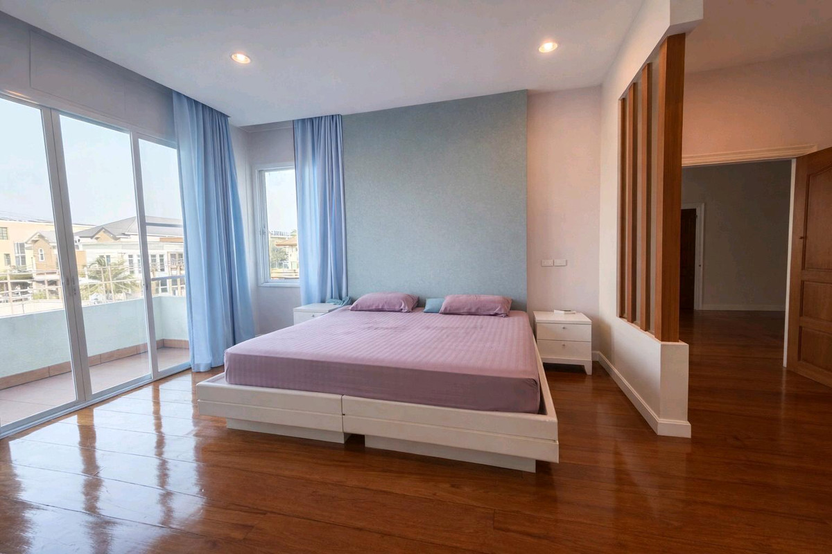 ขายบ้านเอกชัย บางบอน : บ้านเดี่ยวในโครงการ แกรนด์รอยัลนิศาชล สาทร