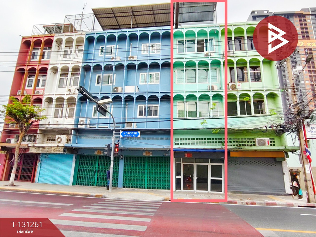 For SaleShop HouseWongwianyai, Charoennakor : Commercial building for sale, Wutthakat Road, area 14 sq m, Thonburi, Bangkok.