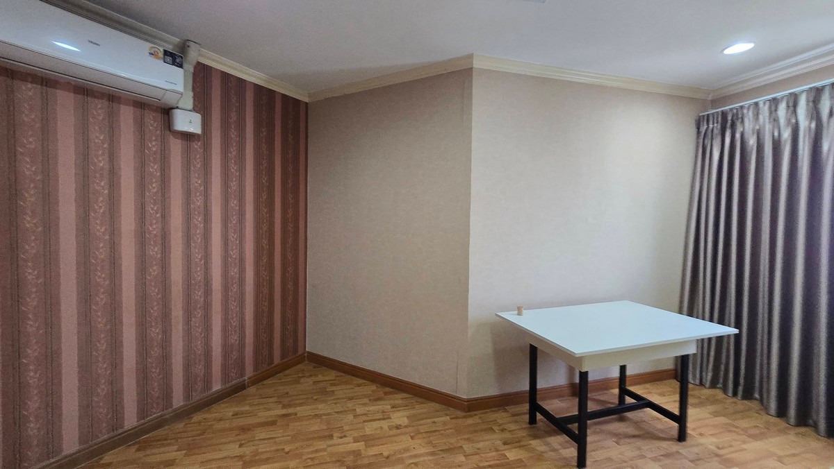 For SaleCondoBangna, Bearing, Lasalle : Condo for sale Central City East Tower: Central City Bangna East Tower, next to Central Bangna | Special price lower than the market, large usable area 236 sq m, on the 25th floor.