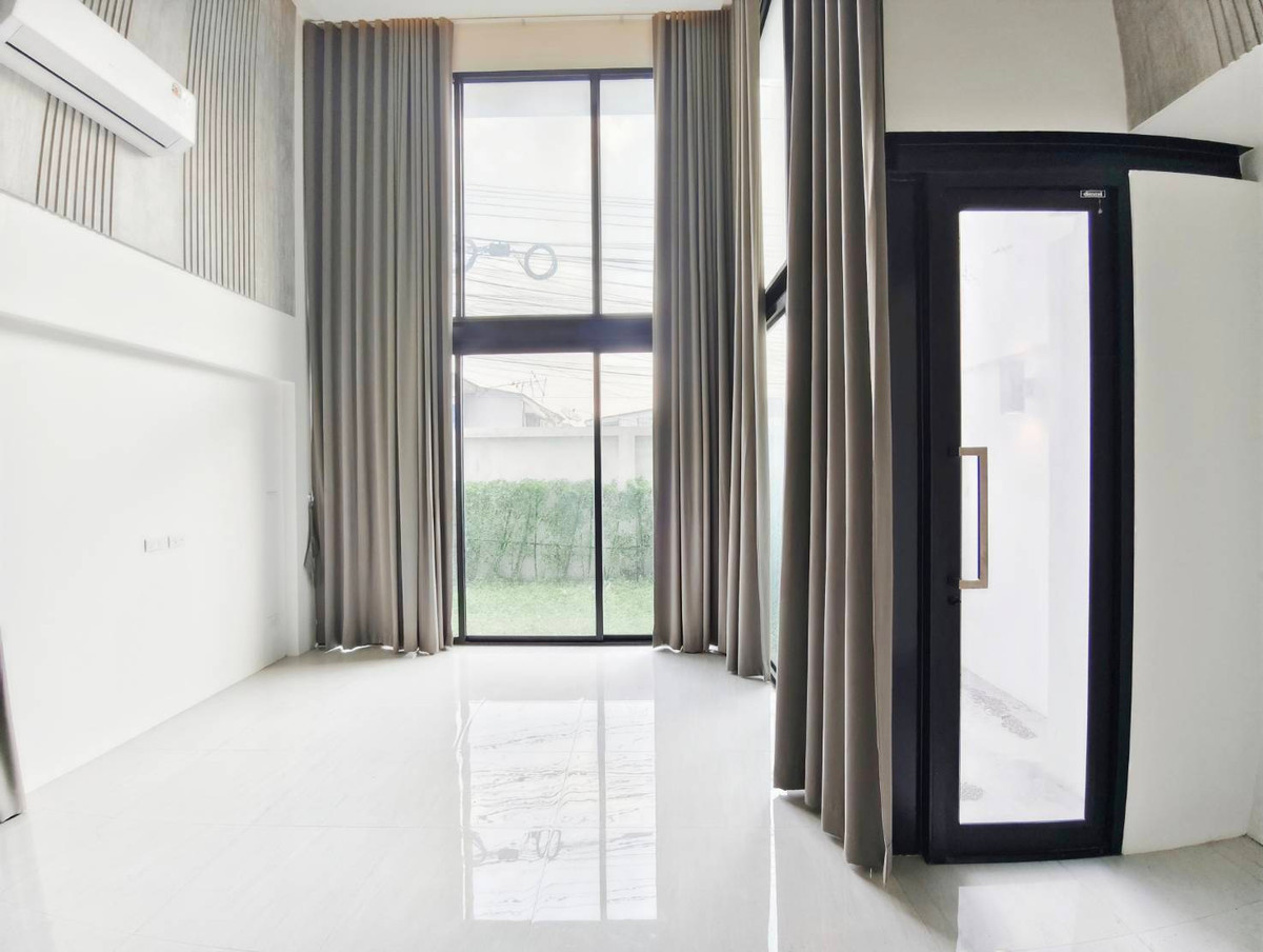 ให้เช่าทาวน์โฮมโชคชัย4 ลาดพร้าว71 : ให้เช่าทาวน์โฮม 3.5 ชั้น หลังมุม โครงการ Authen Ladprao–Nakniwa ซอยนาคนิวาศ 48 ใกล้เซ็นทรัลอีสวิลล์