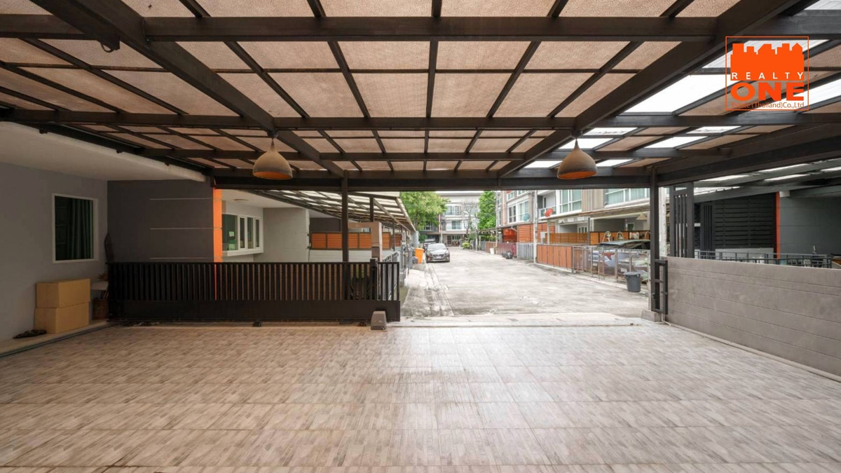 ขายทาวน์โฮมเกษตร นวมินทร์ ลาดปลาเค้า : ขายด่วน Rare Item! The iBox เกษตร-นวมินทร์ พื้นที่ 42 ตร.ว. ทาวน์โฮมหลังมุม ใหญ่เท่าบ้านเดี่ยว ตกแต่งหรู พร้อมอยู่ทันที!