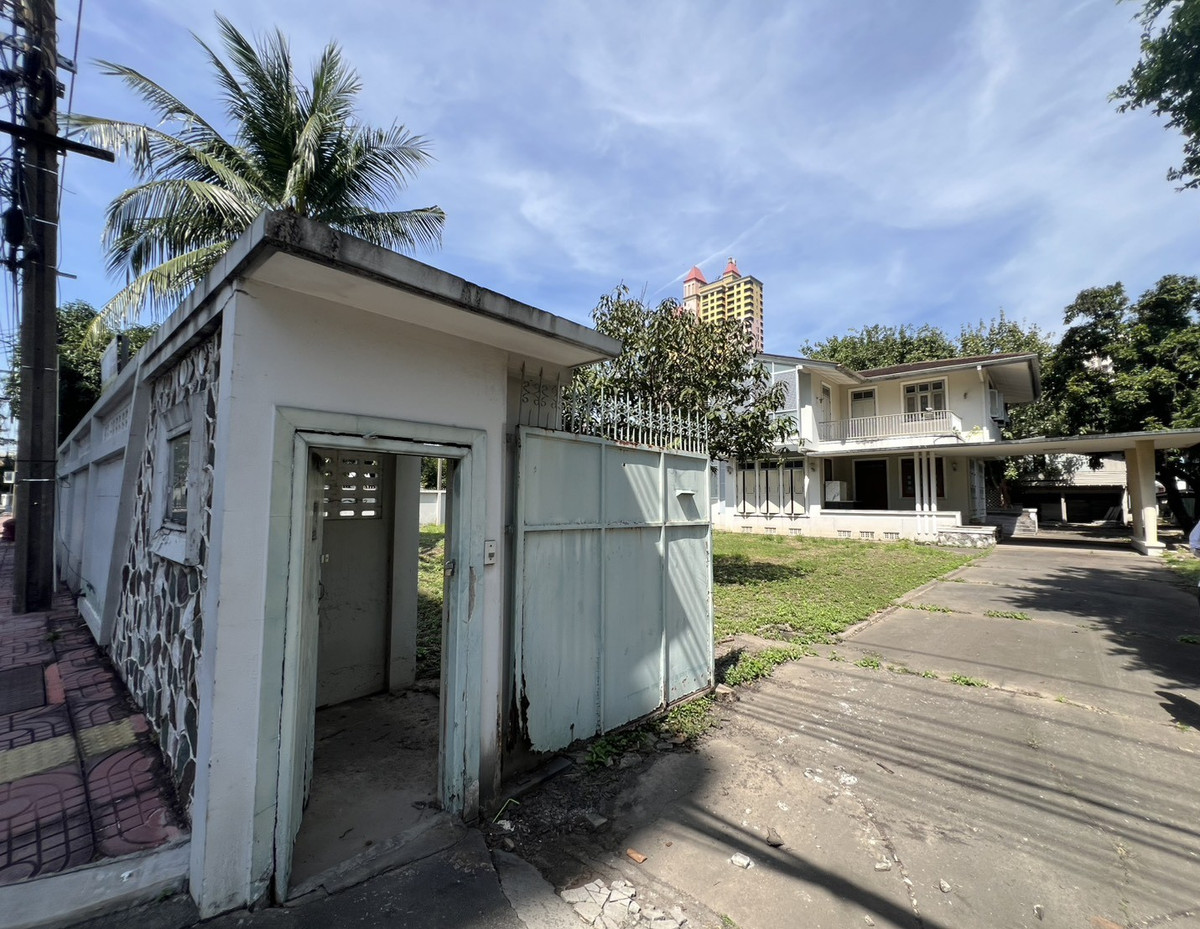 ขายบ้านอารีย์ อนุสาวรีย์ : ขายบ้านพร้อมที่ดินแปลงใหญ่ พหลโยธิน ซอย 9 ใจกลางอารีย์