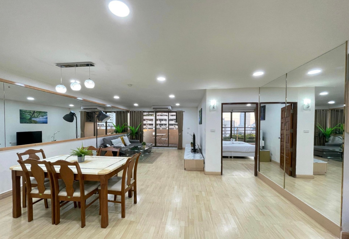 For RentCondoPattanakan, Srinakarin : For rent: Flora Ville, 2 bedrooms, beautiful, ready to move in, near MRT Hua Mak. If interested, contact Line @841qqlnr