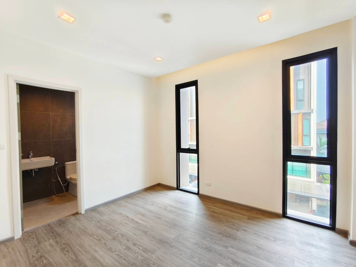 ให้เช่าทาวน์โฮมโชคชัย4 ลาดพร้าว71 : ให้เช่าทาวน์โฮม 3.5 ชั้น หลังมุม โครงการ Authen Ladprao–Nakniwa ซอยนาคนิวาศ 48 ใกล้เซ็นทรัลอีสวิลล์