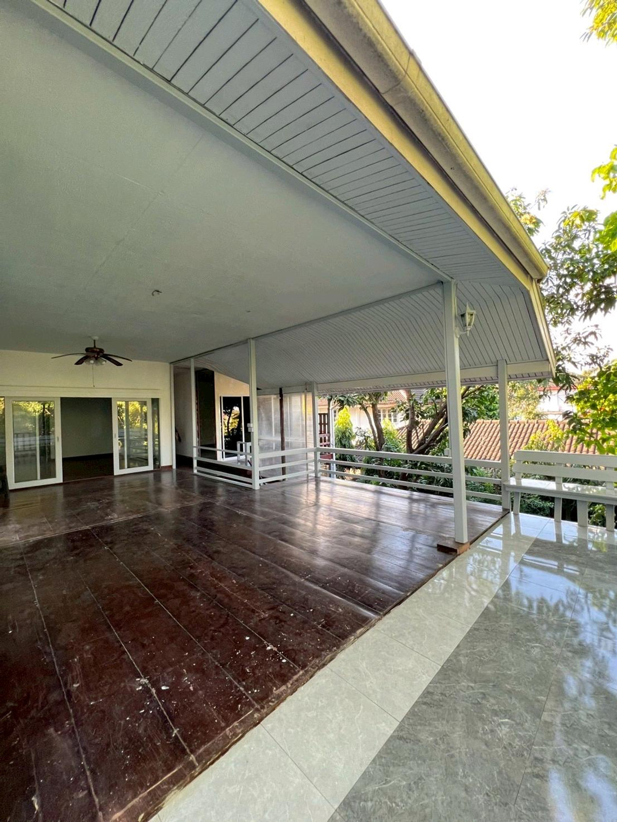 For SaleHouseMin Buri, Romklao : For sale, detached house next to the lake. Rare plot in the Sammakorn Ramkhamhaeng 110/112 project.