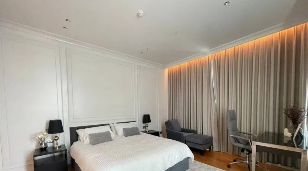 For RentCondoWitthayu, Chidlom, Langsuan, Ploenchit : Sindhorn Residence 111 sq.m. Please add LINE ID @806qphgn o8415o5483