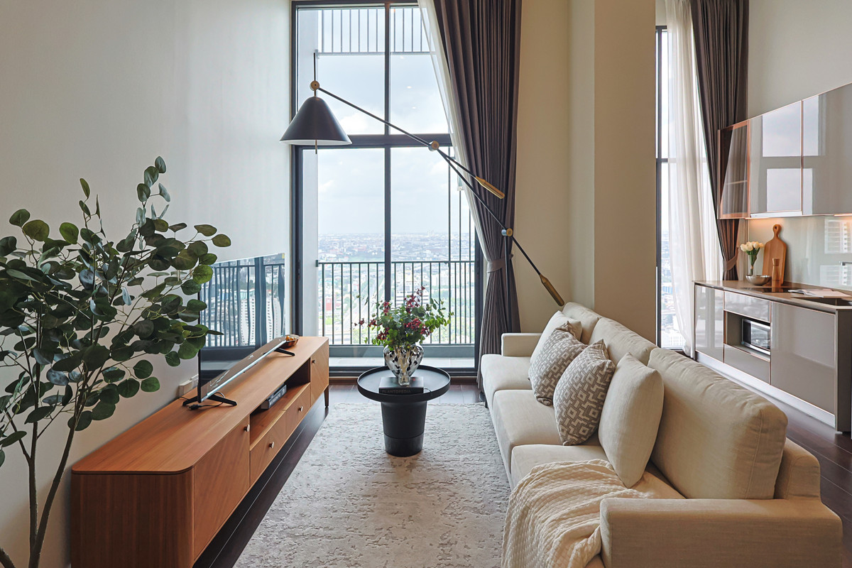 For RentCondoSukhumvit, Asoke, Thonglor : For rent, C Ekkamai Condo, closed kitchen, city and swimming pool view, 12th floor, ready to move in.