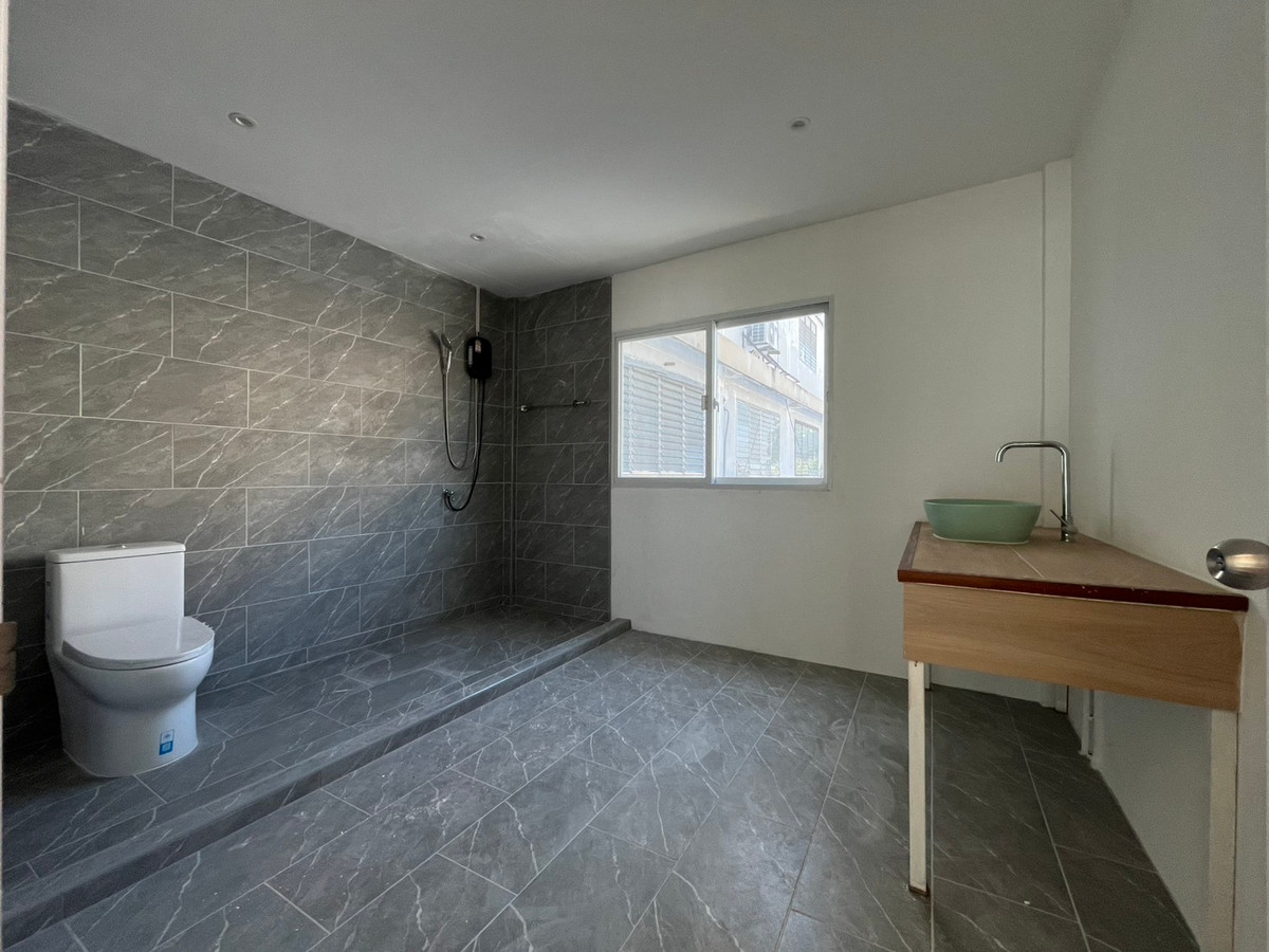 ขายทาวน์โฮมรัชดา ห้วยขวาง : 🔥 ทาวน์เฮาส์รีโนเวทใหม่ ลาดพร้าว 48 ซอยอำนวยวัฒน์ | ถูกสุดในย่าน 3.5 ล้าน 🔥  ใกล้ MRT สุทธิสาร | อยู่เองก็ดี ปล่อยเช่าคุ้ม Yield 6%+ 087-808-3690 ฟีฟ่า