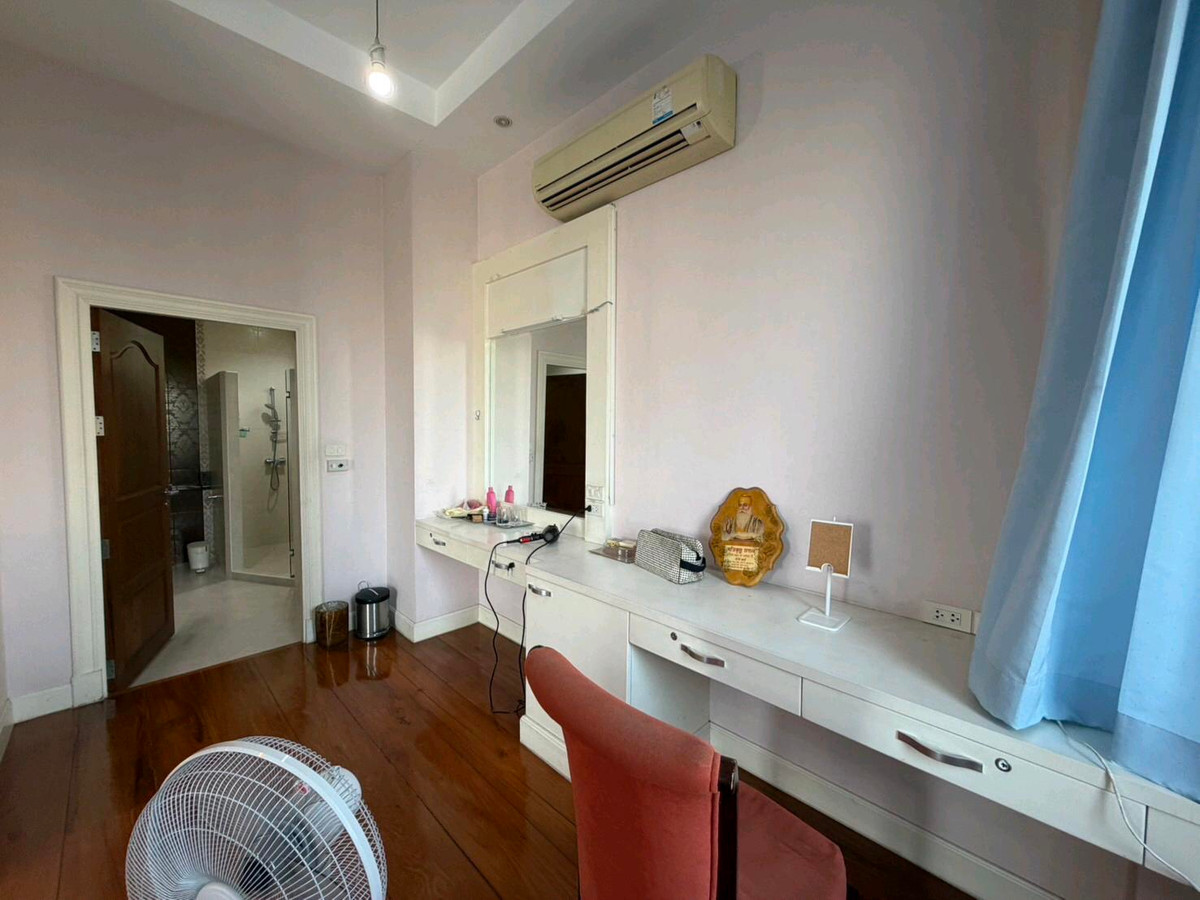 ขายบ้านเอกชัย บางบอน : บ้านเดี่ยวในโครงการ แกรนด์รอยัลนิศาชล สาทร