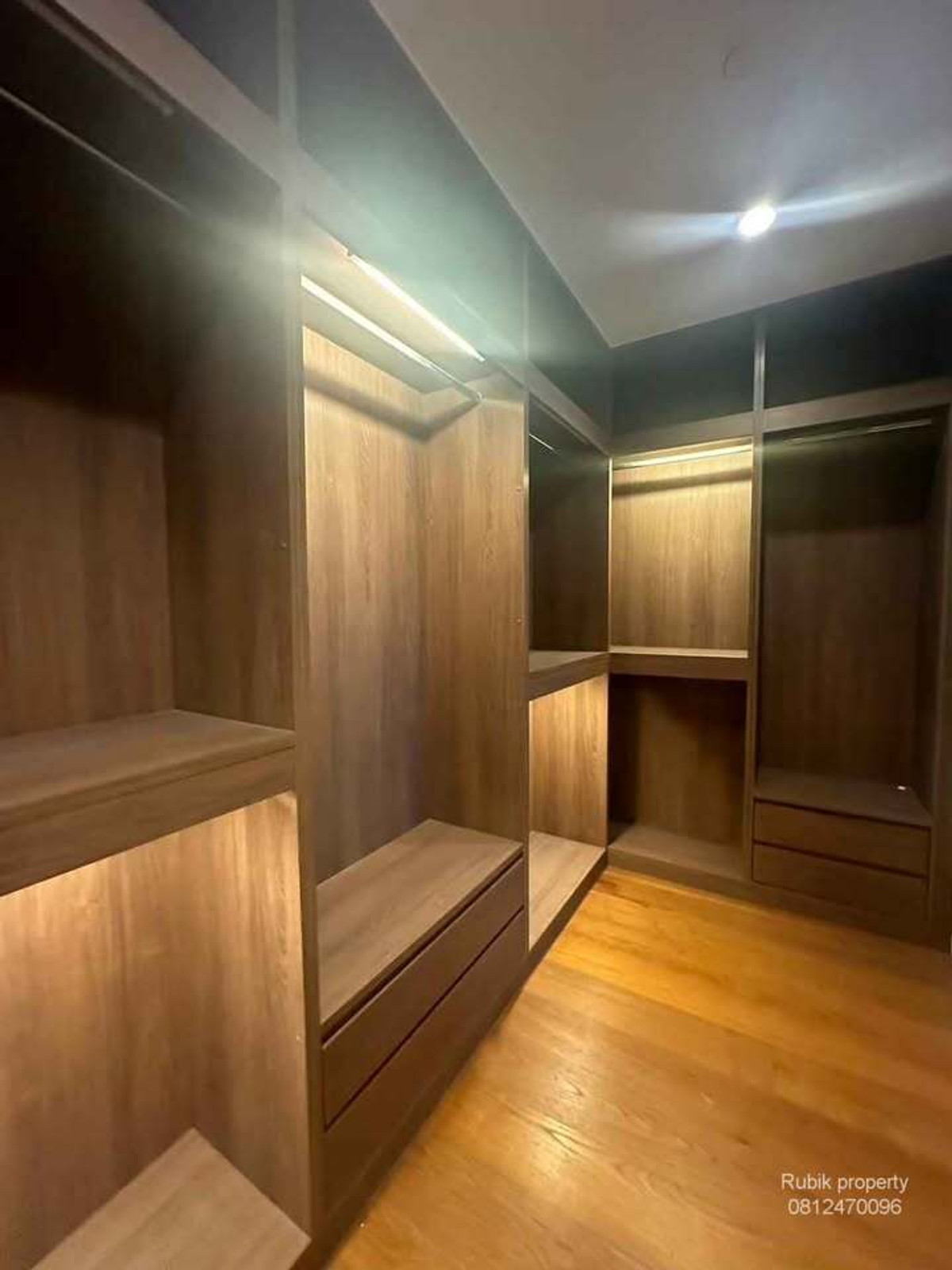 For RentCondoWitthayu, Chidlom, Langsuan, Ploenchit : 🔥 HOT DEAL in the heart of Ratchadamri | 185 Rajadamri | 3 Bed, large room 156 sq m, reduced to 140K RB1612 🏙 Big room, hard to find in the heart of the CBD