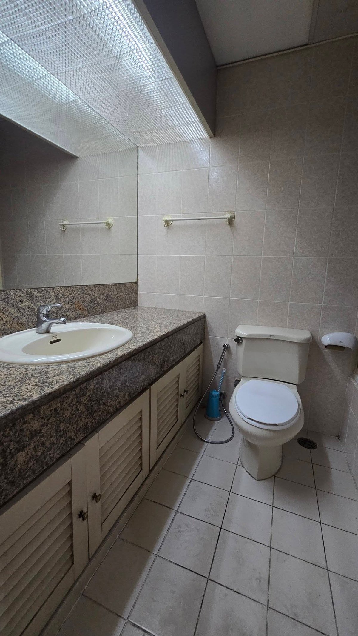 For SaleCondoBangna, Bearing, Lasalle : Condo for sale Central City East Tower: Central City Bangna East Tower, next to Central Bangna | Special price lower than the market, large usable area 236 sq m, on the 25th floor.