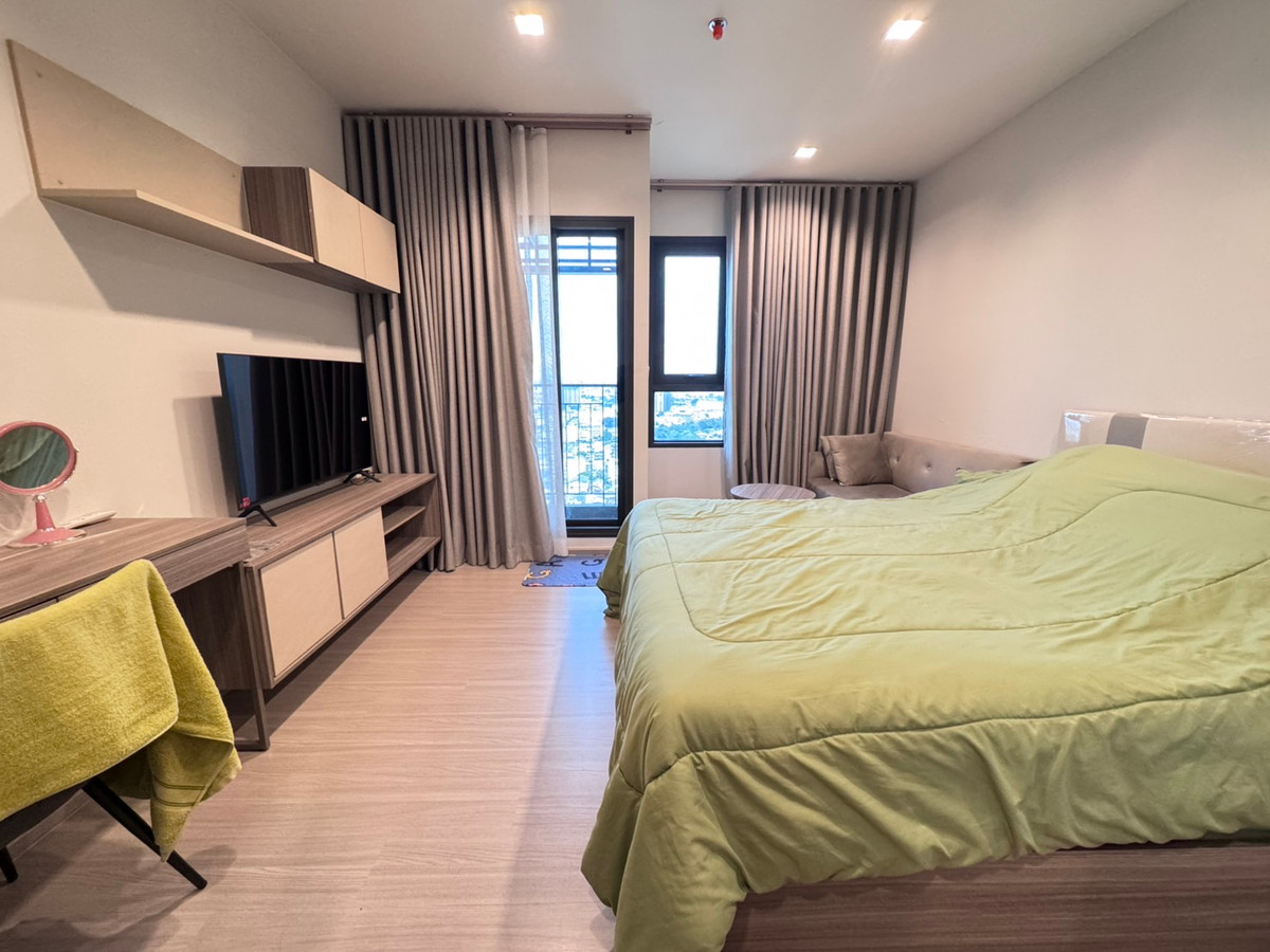 For RentCondoThaphra, Talat Phlu, Wutthakat : Available and ready for rent: Life Sathorn Sierra, there is a walk in closet near BTS Talat Phlu. Please inquire and make an appointment to view.