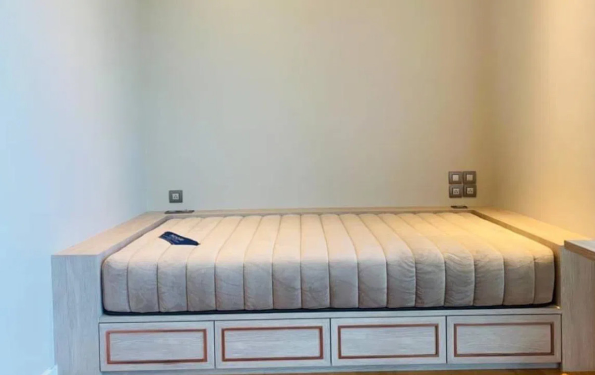 For RentCondoWitthayu, Chidlom, Langsuan, Ploenchit : Sindhorn Tonson 106 sqm. Please add LINE ID @806qphgn o8415o5483