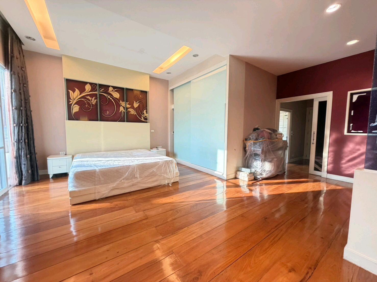 ขายบ้านเอกชัย บางบอน : บ้านเดี่ยวในโครงการ แกรนด์รอยัลนิศาชล สาทร