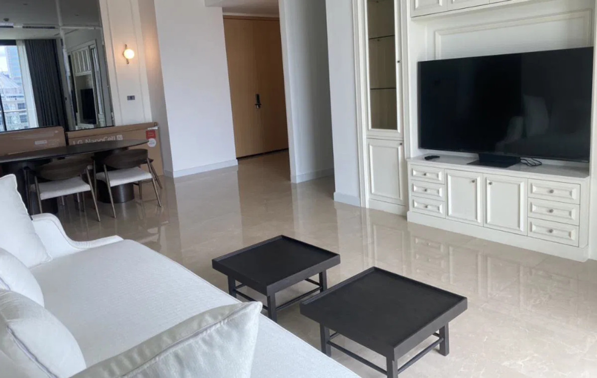 For RentCondoWitthayu, Chidlom, Langsuan, Ploenchit : Sindhorn Residence 150 sq.m. 中 日 Please add LINE ID @806qphgn o8415o5483