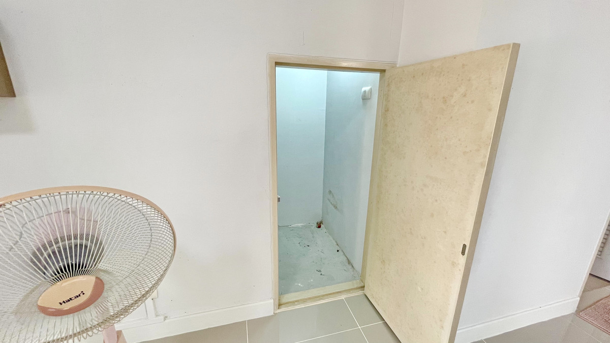 For RentTownhomeNonthaburi, Bang Yai, Bangbuathong : Townhouse for rent, Modi Villa Bang Bua Thong, corner unit.