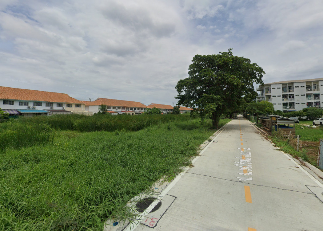 For SaleLandSamut Prakan,Samrong : Land for sale in Soi S. Maneerat, Intersection 2, 400 sq wa (approx. 1600 sq.m.), only 800 meters from Theparak Road. KK