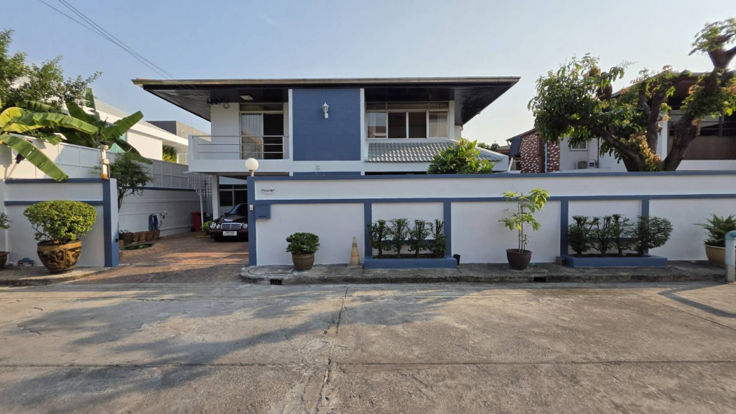 For SaleHouseOnnut, Udomsuk : Two-story detached house for sale, fully furnished, in Khlong Tan Niwet Village, near Sukhumvit 71, Phra Khanong. Size: 79 sq.wa.